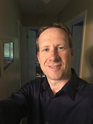 Headshot of Tom Kelly