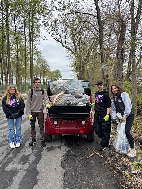 CleanUpLincolnAve Student volunteers at Earth Day Campus Clean Up event