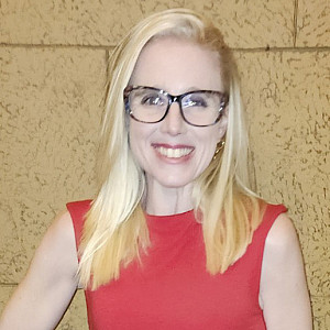 Elisa Donahue '08