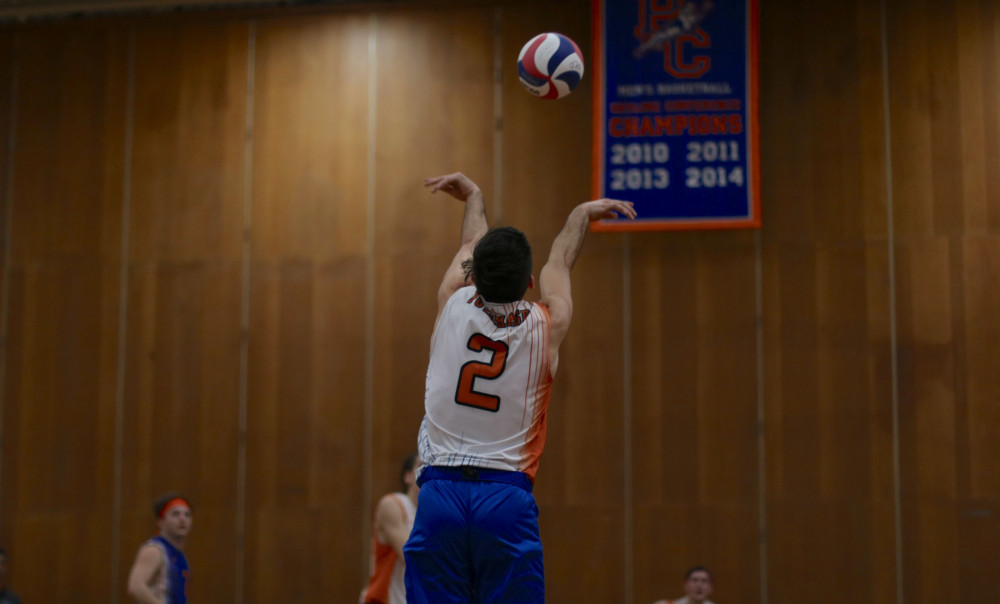 Volleyball player Andreo Otiniano '20