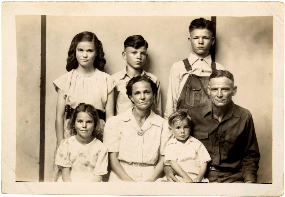    Image in Becoming Disfarmer Herman, Olive, LaVerne, Charles, Glen, Velma and Troy Lee. Taken in 1947 