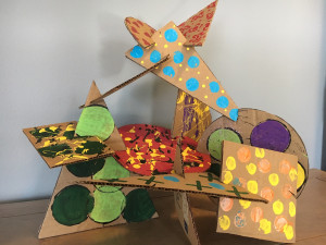Make an abstract sculpture with recycled cardboard. A project inspired by the work of Alexander Calder.
