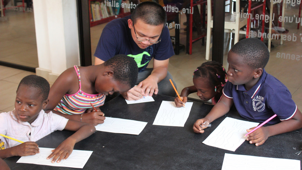 Art workshop during Printmaking in Benin class
