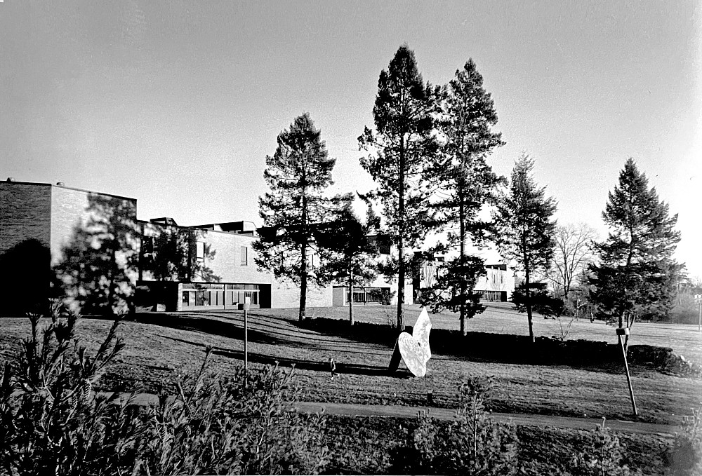 View of the VA Building from the Mall / 1994