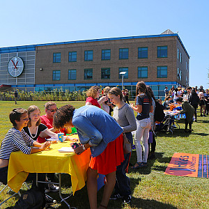 Students at tables on the Great Lawn for the Student Involvement Fair. 