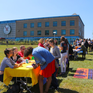 Students at tables on the Great Lawn for the Student Involvement Fair. 