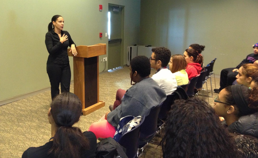 Solangie Ledesma ?20 speaks to EOP students
