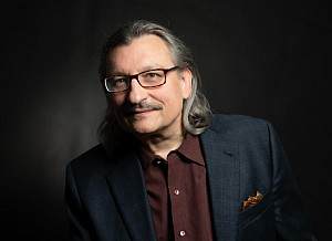 Purchase alum Peter Compo