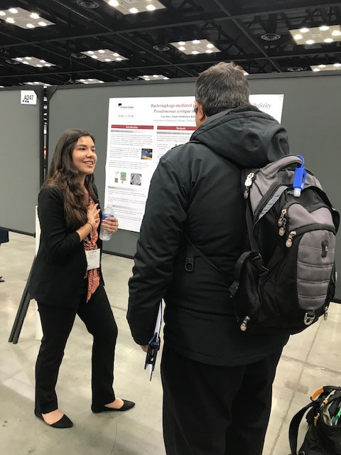 Lina Ruiz (Biology, '19) presents her research at ABRCMS 2018.