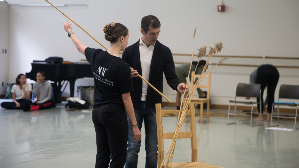 Student in the studio with choreographer Luca Veggetti