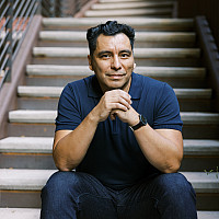 headshot of Manuel Muñoz