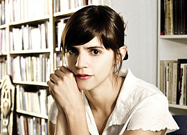 Valeria Luiselli with her head resting on her hand on her right cheek