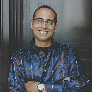 headshot of Philip Metres