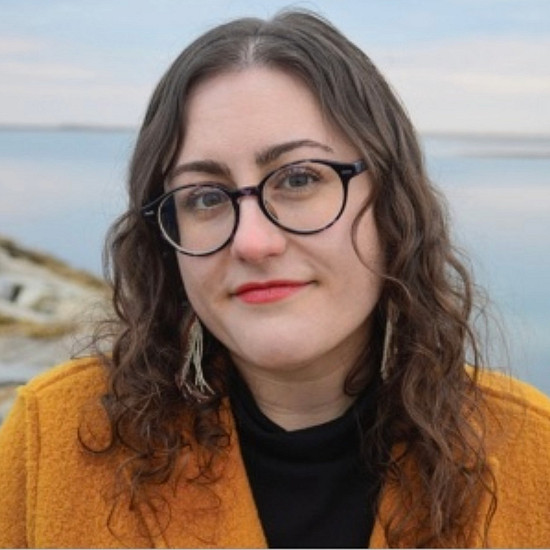 headshot of Laura Cresté