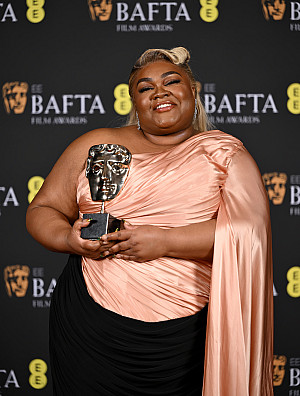 Da'Vine Joy Randolph poses with the Supporting Actress Award for 'The Holdovers' in the winners room during the EE BAFTA Film Awards 2024...