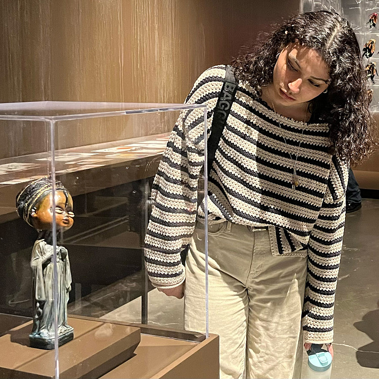 Arts Management students visit the New Museum.
