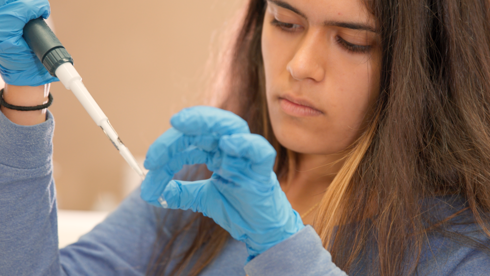 Close up of Sonia Seth '23 at work in the lab.