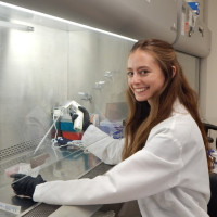Mackenzie Sky '23 at work as a research intern at the Columbia Irving Institute for Cancer Dynamics