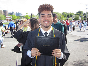 SUNY Purchase biology graduate Daniel Muñoz '26