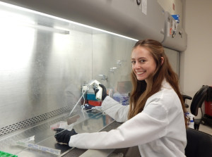 Mackenzie Sky '23 at work as a research intern at the Columbia Irving Institute for Cancer Dynamics