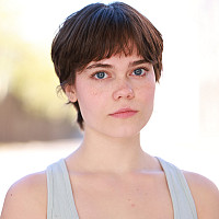 Oona Laurence headshot