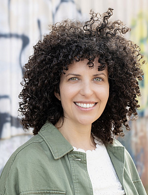 Maggie Surovell headshot