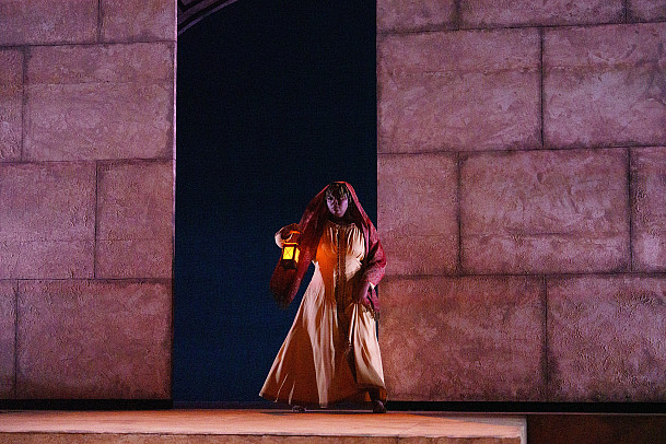Dress built for Xanthippe in Socrates