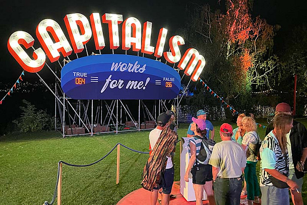 Capitalism Works For Me! True/False at 2025 Zürichur Theater Spektakel