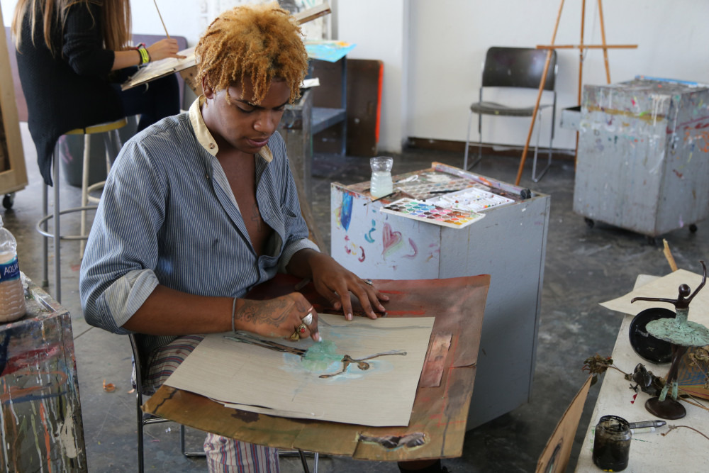 Khalif Thompson '18 paints in Masterclass with Ignacio Iturria