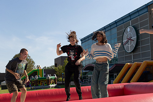 Students enjoy Fun Fair on the Great Lawn during Welcome Week.